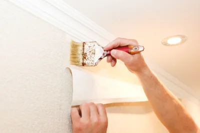Pose de papier peint à Leuc — revêtements muraux et toiles de verre